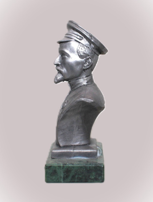 Картинка Бюст Ф.Э. Дзержинский, 1:10  от магазина Масштаб